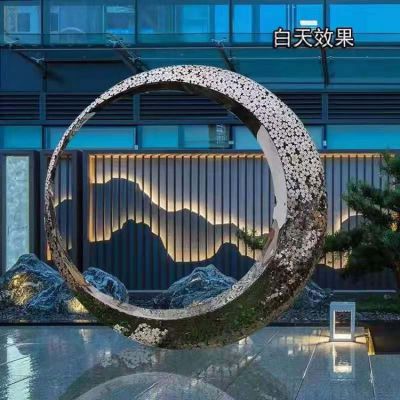 售樓部不銹鋼創(chuàng  )意鏤空圓環(huán)雕塑