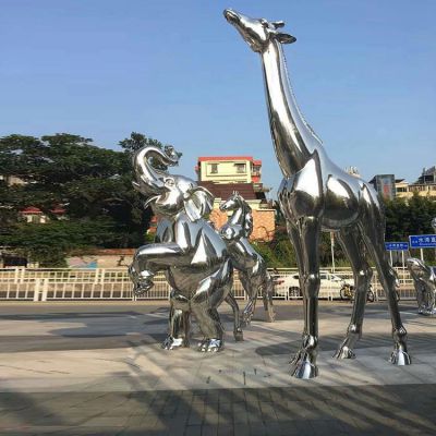 城市街頭擺放不銹鋼鏡面拋光長(cháng)頸鹿動(dòng)物雕塑