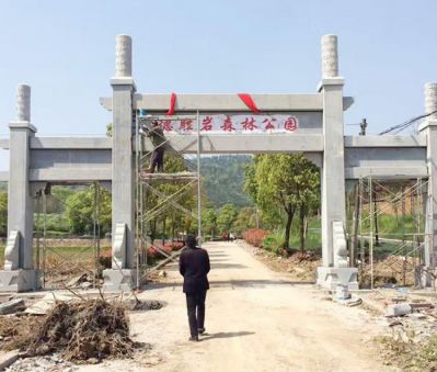 景區三門(mén)石柱簡(jiǎn)易大理石牌坊