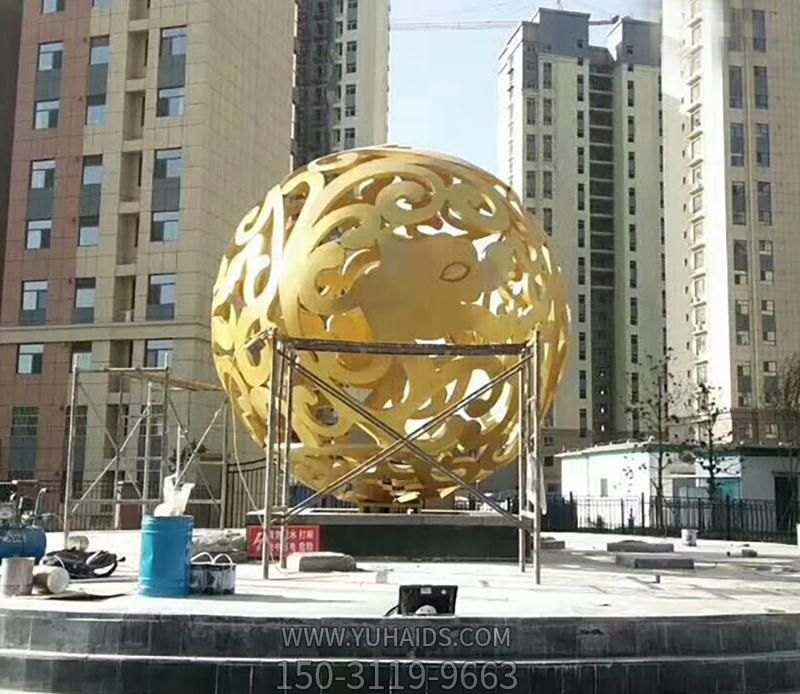 廣場(chǎng)小區抽象創(chuàng )意不銹鋼噴金烤漆鏤空球雕塑