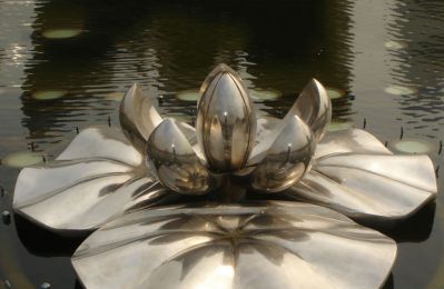 池塘創(chuàng  )意不銹鋼鏡面荷花雕塑