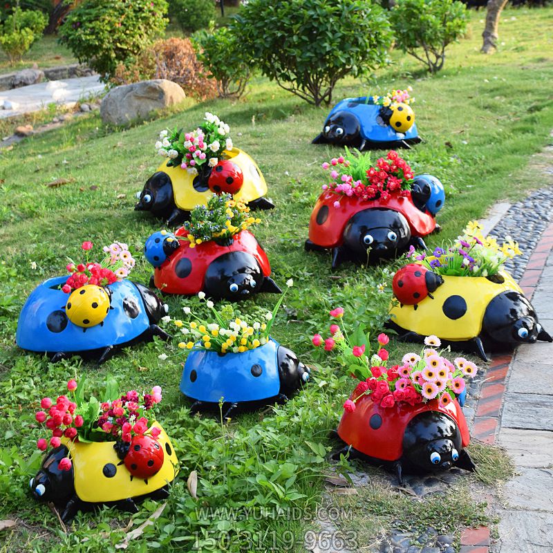 公園里擺放的花盆玻璃鋼創(chuàng )意瓢蟲(chóng)雕塑