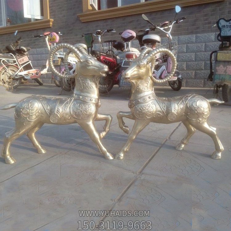 不銹鋼噴漆創(chuàng  )意山羊雕塑