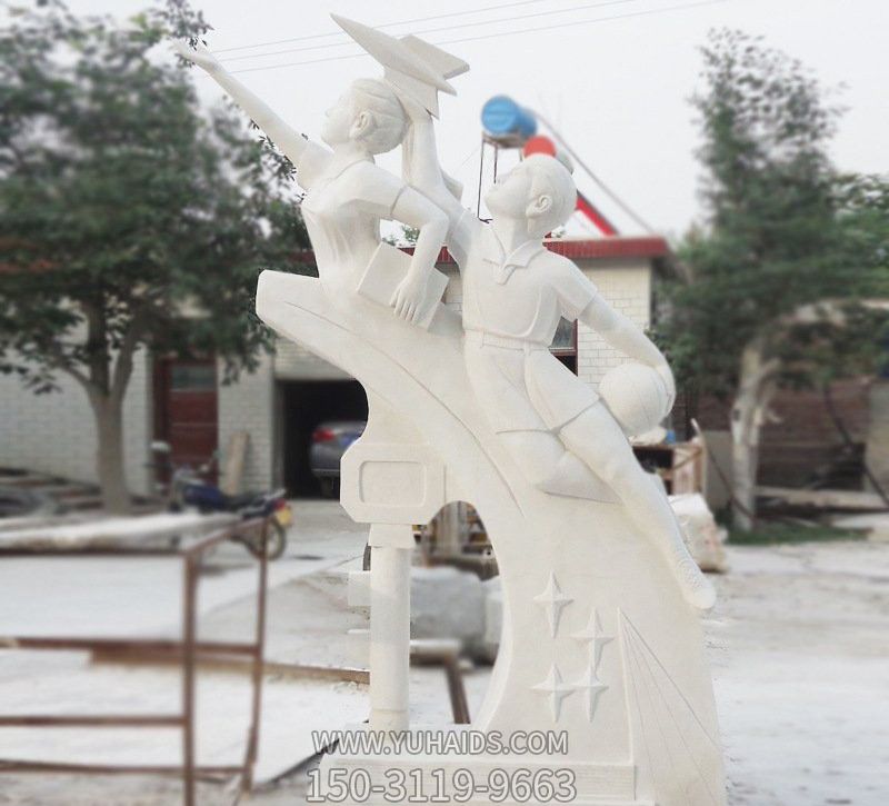 大型廣場(chǎng)擺放的石雕創(chuàng )意天天向上雕塑