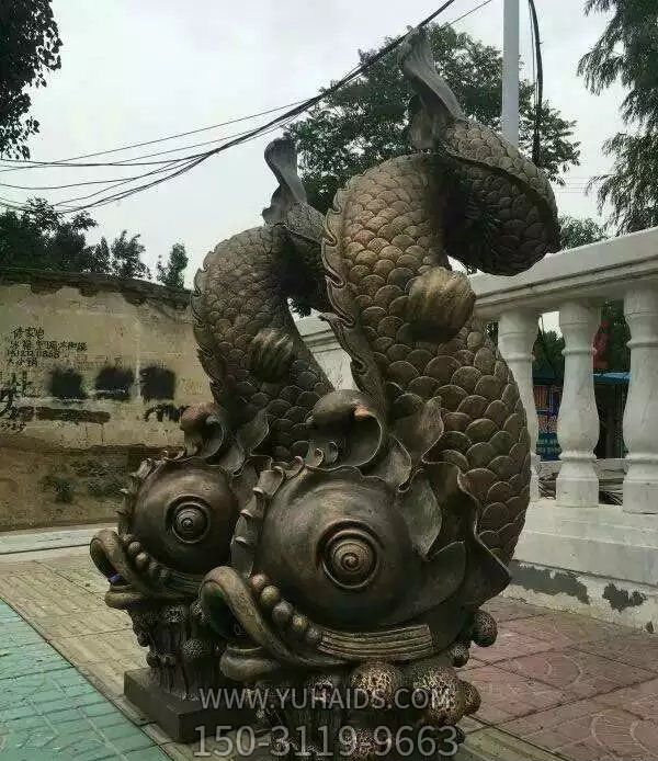 大型廣場(chǎng)擺放的兩只黑色的玻璃鋼創(chuàng )意噴水雕塑