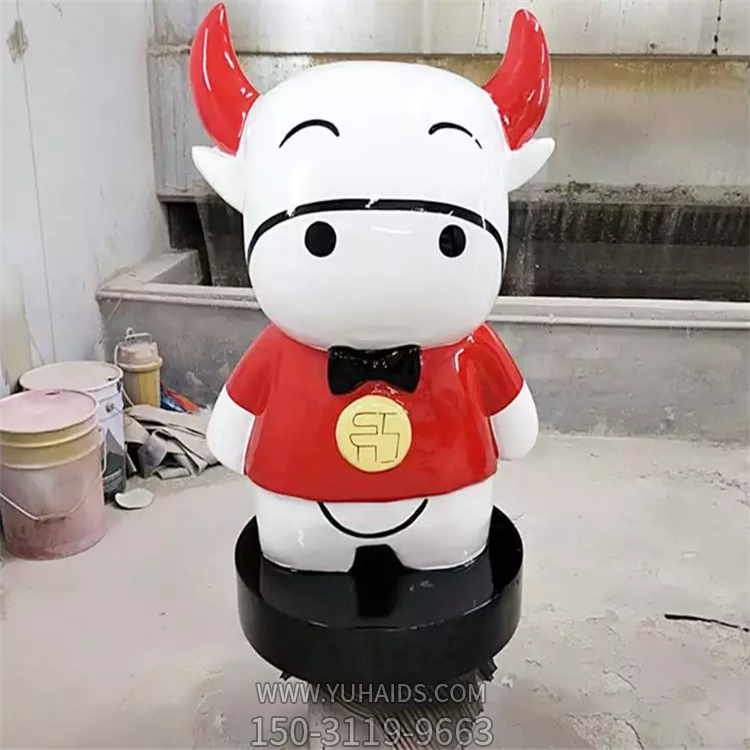 紅色的小牛，玻璃鋼卡通牛雕塑