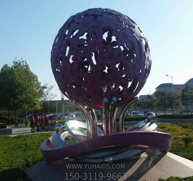 公園創(chuàng )意不銹鋼鏡面鏤空球雕塑