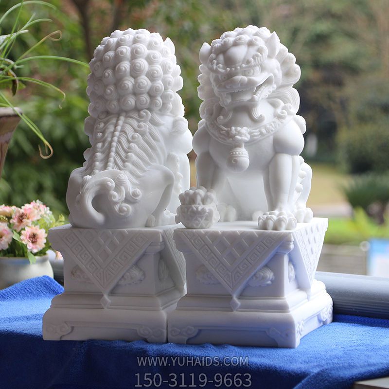 漢白玉石雕創(chuàng )意仿真動(dòng)物獅子雕塑