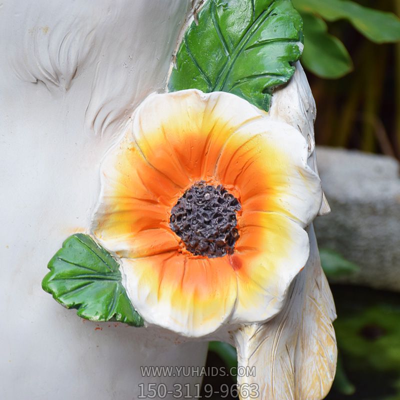 公園草坪創(chuàng )意玻璃鋼彩繪花朵雕塑