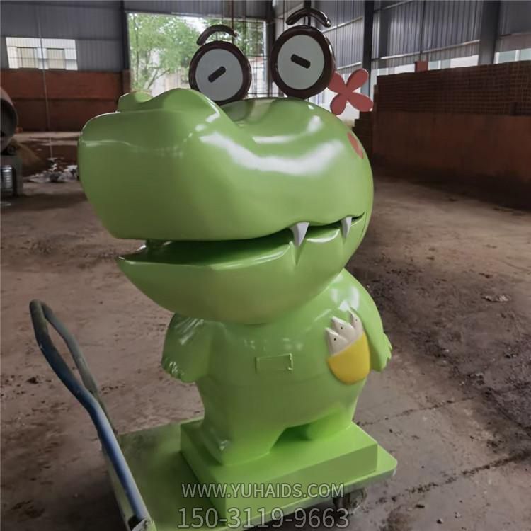 游樂(lè )園玻璃卡通鱷魚(yú)擺件雕塑