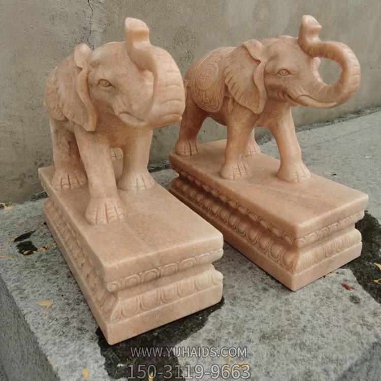 庭院門(mén)口一對晚霞紅石雕大象景觀(guān)雕塑