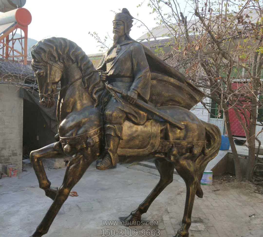 景區玻璃鋼噴金烤漆創(chuàng )意騎馬雕塑