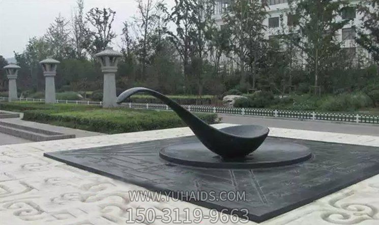 廣場(chǎng)創(chuàng )意青銅司南雕塑