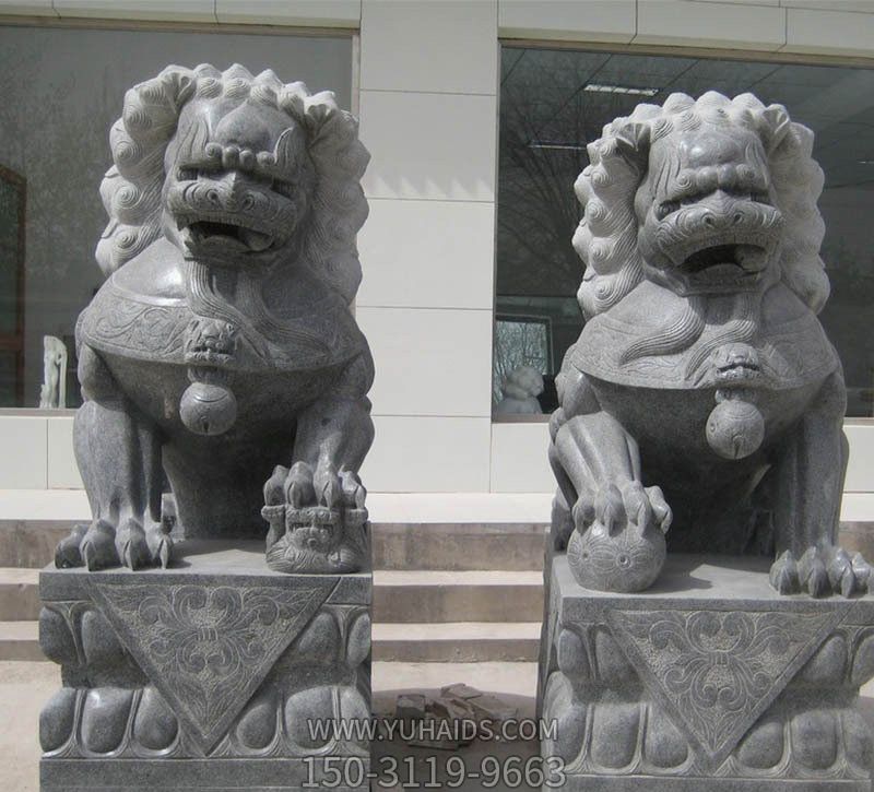 青石石雕戶(hù)外庭院創(chuàng )意獅子雕塑