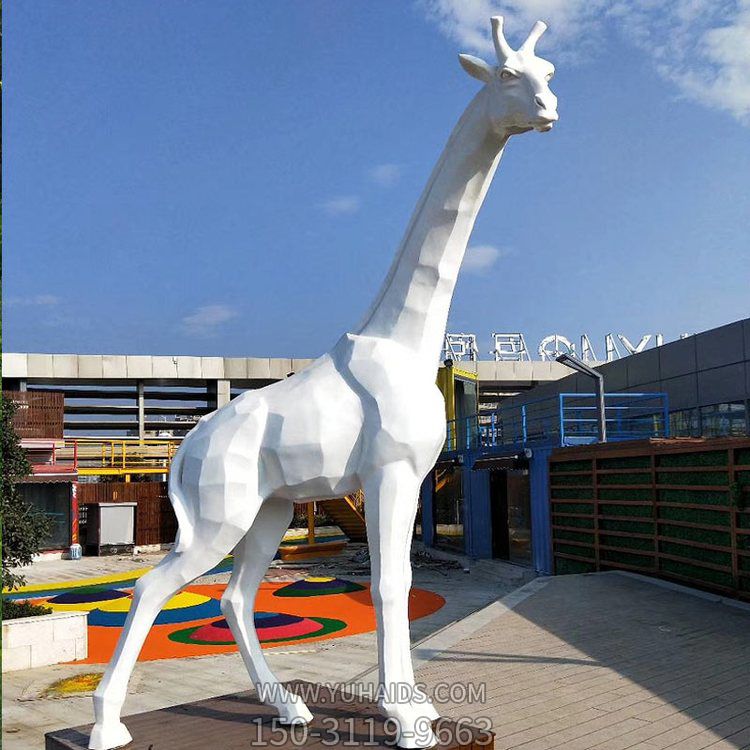 動(dòng)物園景區玻璃鋼抽象大型長(cháng)頸鹿雕塑