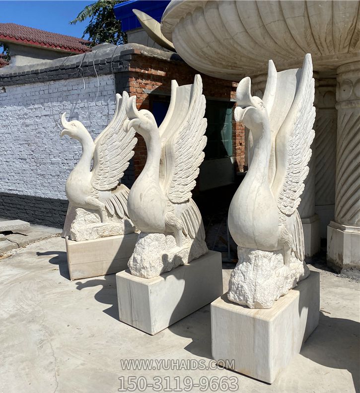 庭院漢白玉創(chuàng )意展翅飛翔天鵝雕塑