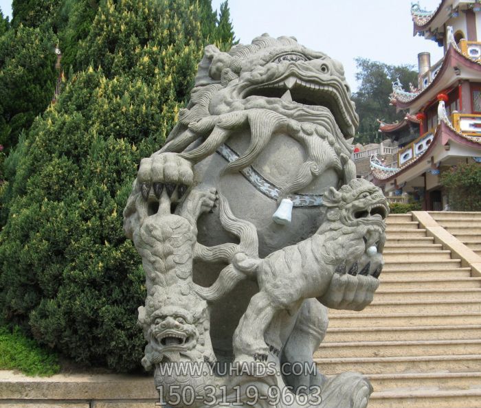 戶(hù)外景區創(chuàng )意大理石石雕一家三口的獅子雕塑