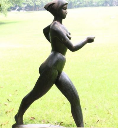 玻璃鋼鑄銅美女子競走體育運動(dòng)主題廣場(chǎng)公園雕塑