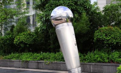 不銹鋼創(chuàng  )意戶(hù)外仿真話(huà)筒雕塑