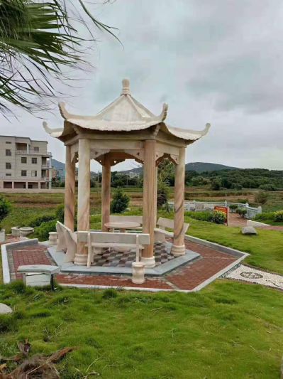 園林戶(hù)外擺放晚霞紅鏤空六角涼亭