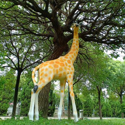 玻璃鋼仿真長(cháng)頸鹿，公園園林草坪動(dòng)物景觀(guān)