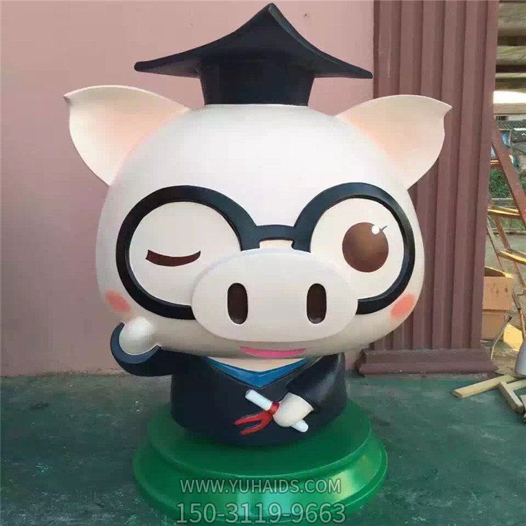 商場(chǎng)美陳擺件玻璃鋼卡通創(chuàng  )意豬雕塑