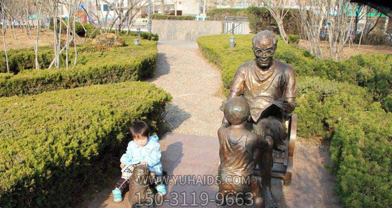 戶(hù)外園林創(chuàng )意銅雕給小朋友讀書(shū)雕塑