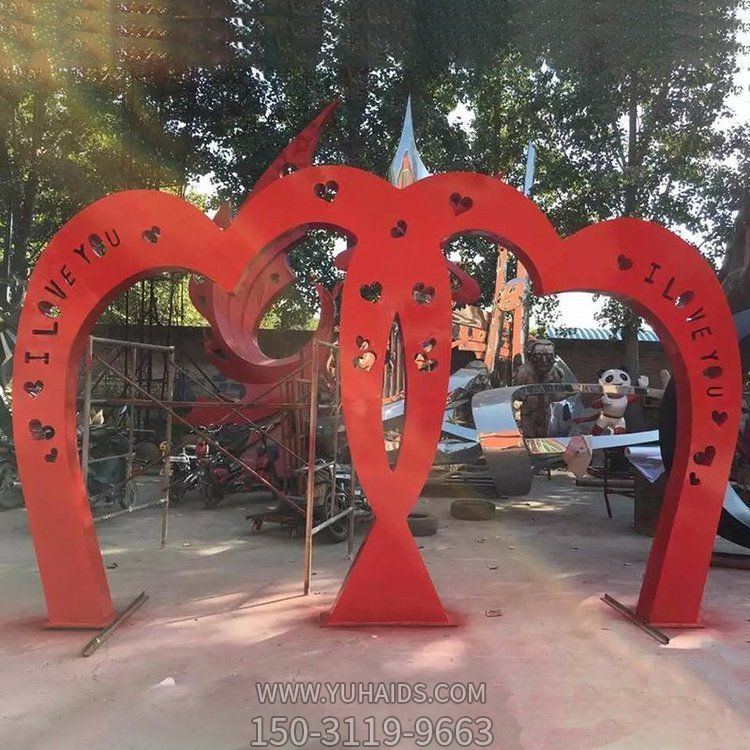 景區公園不銹鋼鏤空噴漆心形拱門(mén)雕塑