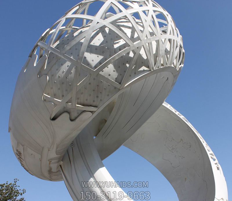 城市花園廣場(chǎng)鏤空創(chuàng )意不銹鋼戒指雕塑