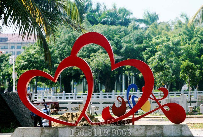 公園池塘創(chuàng )意紅色愛(ài)心雕塑