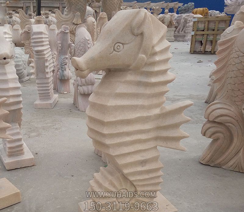 園林里擺放的砂石石雕創(chuàng )意海馬雕塑