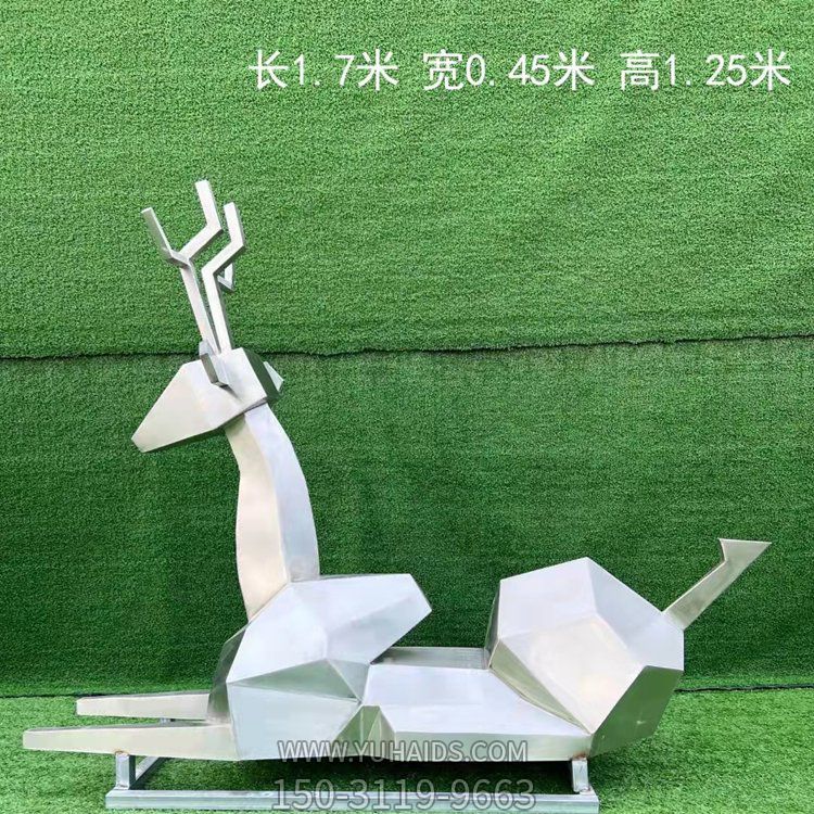 趴著(zhù)的塊面鹿雕塑