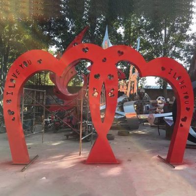 景區公園不銹鋼鏤空噴漆心形拱門(mén)雕塑