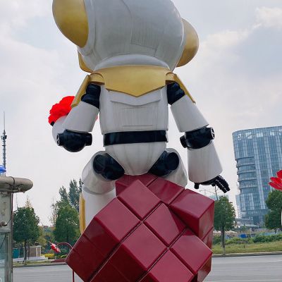 城市街道大型不銹鋼創(chuàng  )意抽象機器人