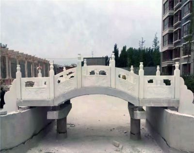 小區景觀(guān)擺放漢白玉拱橋欄桿雕塑