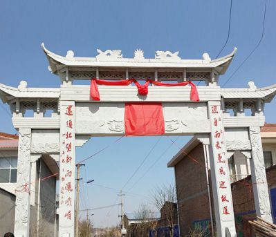 漢白玉浮雕村口擺放三門(mén)牌樓石雕