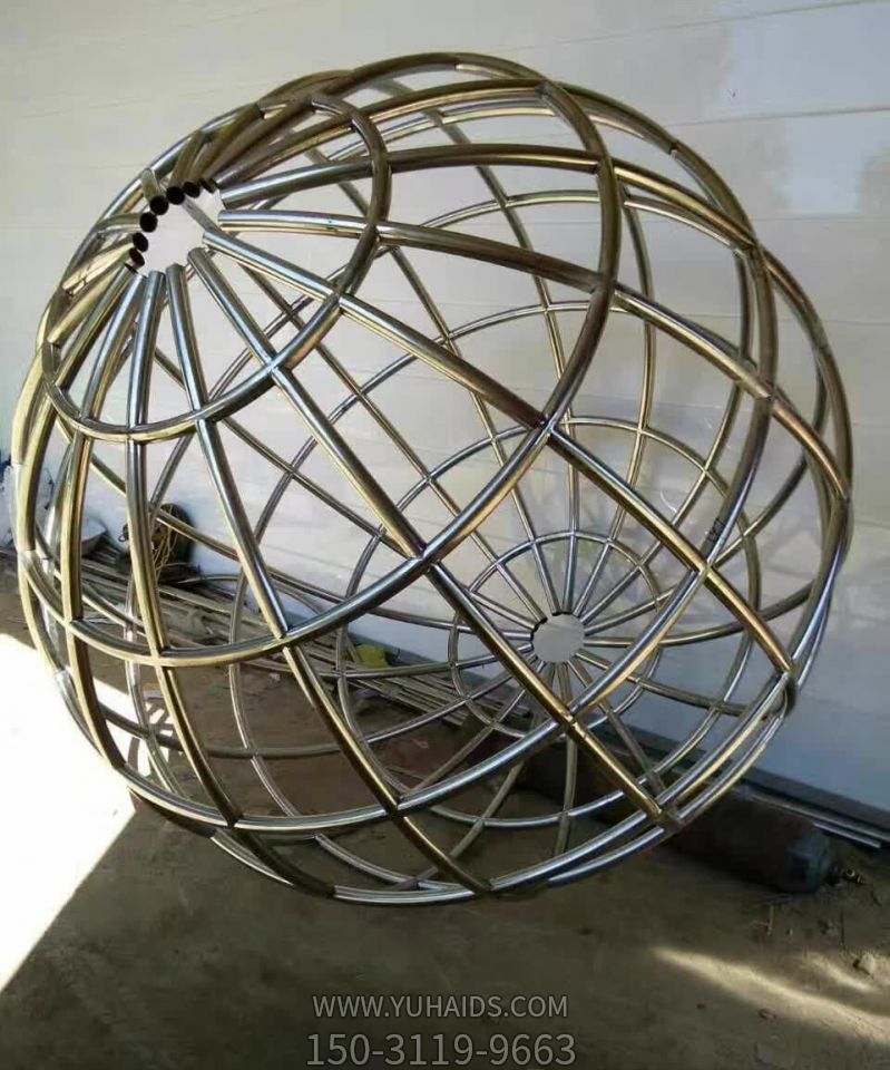 創(chuàng )意不銹鋼鏤空戶(hù)外裝飾品工藝鏤空球雕塑