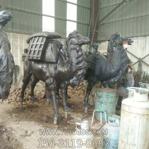駱駝景觀(guān)玻璃鋼仿銅戶(hù)外動(dòng)物景觀(guān)雕塑