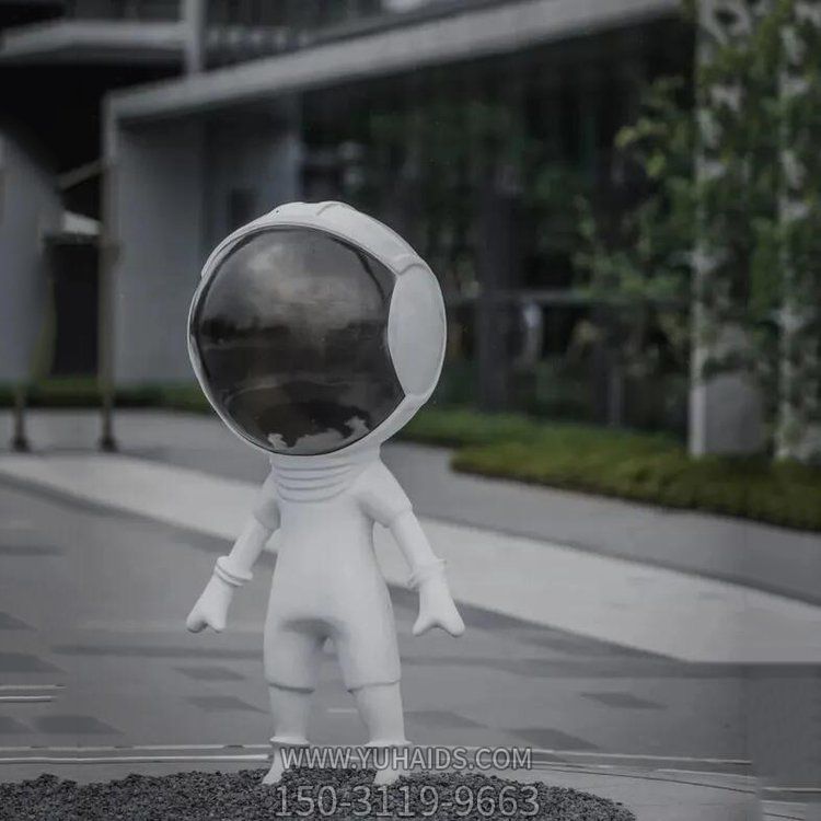 公園玻璃鋼卡通創(chuàng  )意太空機器人雕塑