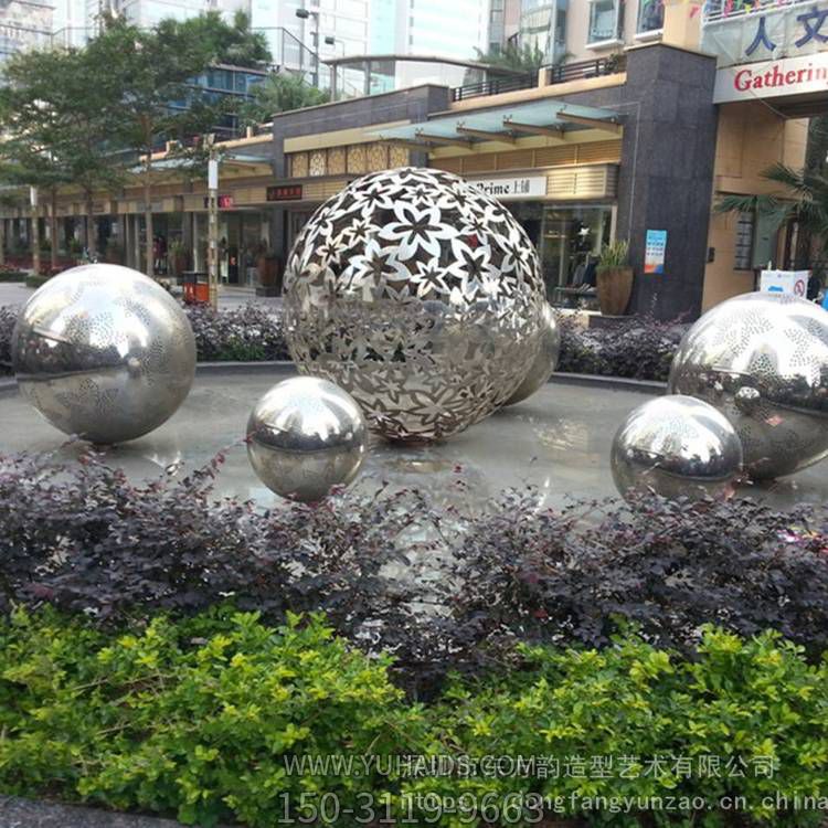 城市廣場(chǎng)水池噴泉擺放不銹鋼鏤空花朵景觀(guān)球雕塑
