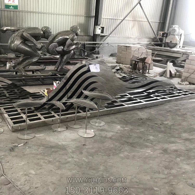 小區噴泉擺放創(chuàng  )意不銹鋼切片抽象假山雕塑