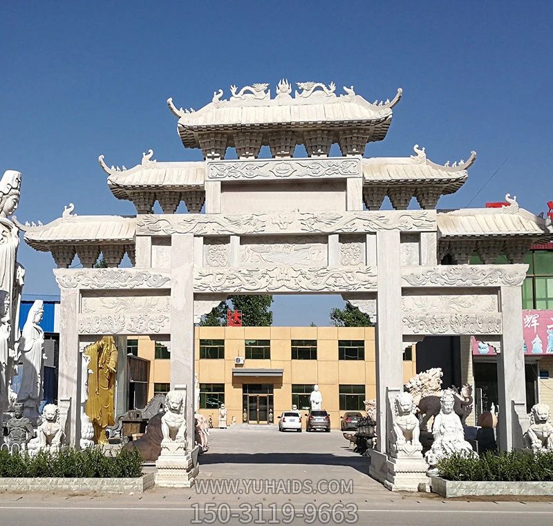 大型景觀(guān)廣場(chǎng)擺放三門(mén)五樓浮雕仿斗拱牌坊雕塑