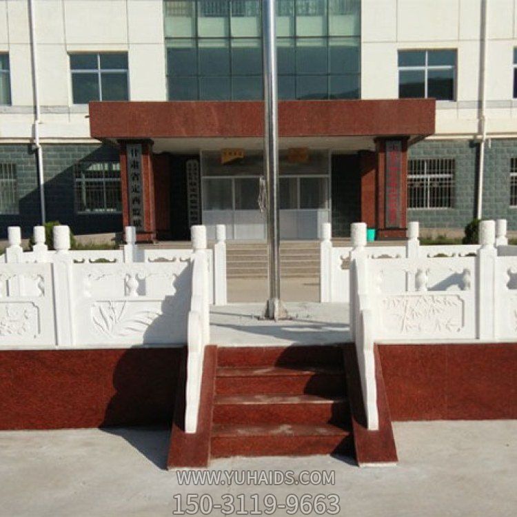 學(xué)校廣場(chǎng)擺放優(yōu)質(zhì)石材漢白玉石雕升旗臺雕塑