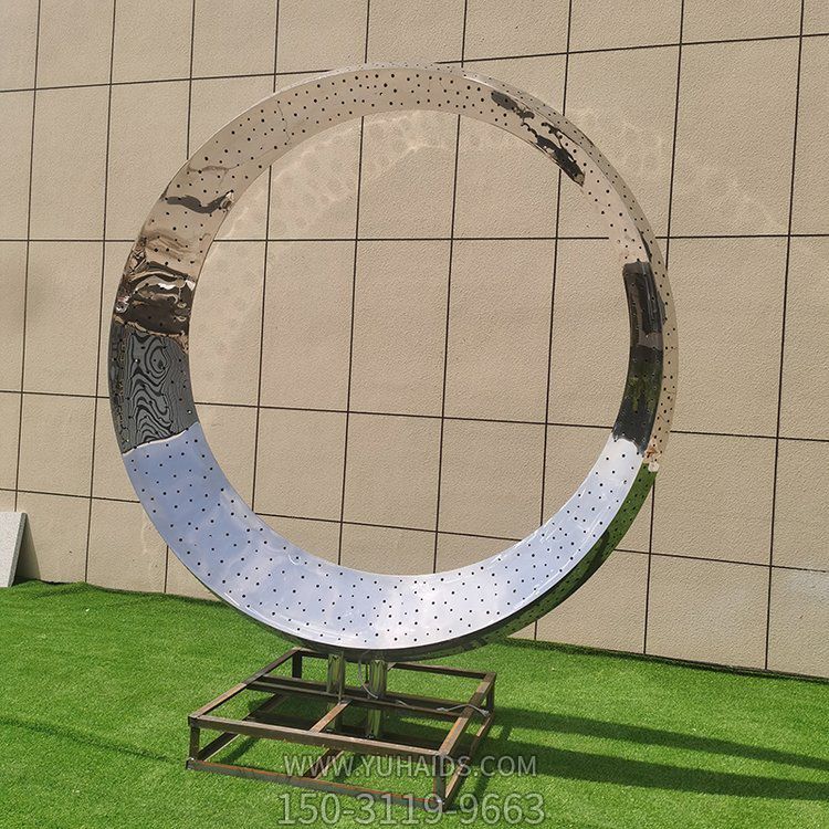 不銹鋼圓環(huán)創(chuàng  )意景觀(guān)雕塑，鏡面打孔，可透光，可放大