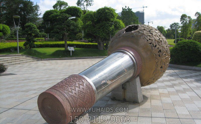 廣場(chǎng)公園創(chuàng )意不銹鋼工藝鍛造話(huà)筒雕塑