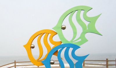 海邊三只簡(jiǎn)約創(chuàng  )意不銹鋼擺件魚(yú)雕塑