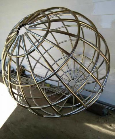 創(chuàng  )意不銹鋼鏤空戶(hù)外裝飾品工藝鏤空球雕塑
