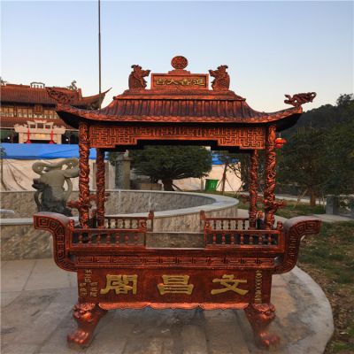 佛教寺廟戶(hù)外擺放純銅長(cháng)形香爐