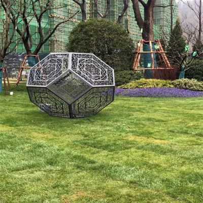 不銹鋼網(wǎng)格多面體景觀(guān)擺件