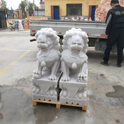 庭院門(mén)口大型石雕鎮宅獅子雕塑